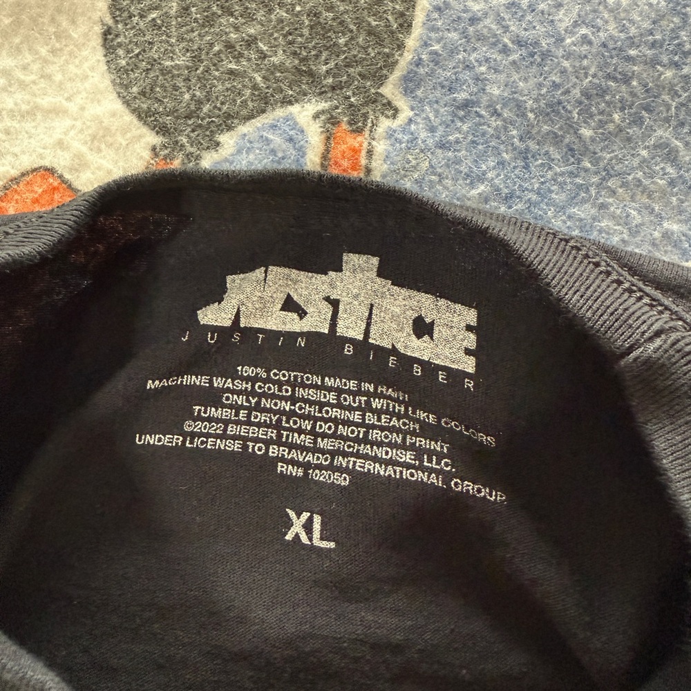 Justin Bieber justice tour long sleeve - Picture 5 of 5